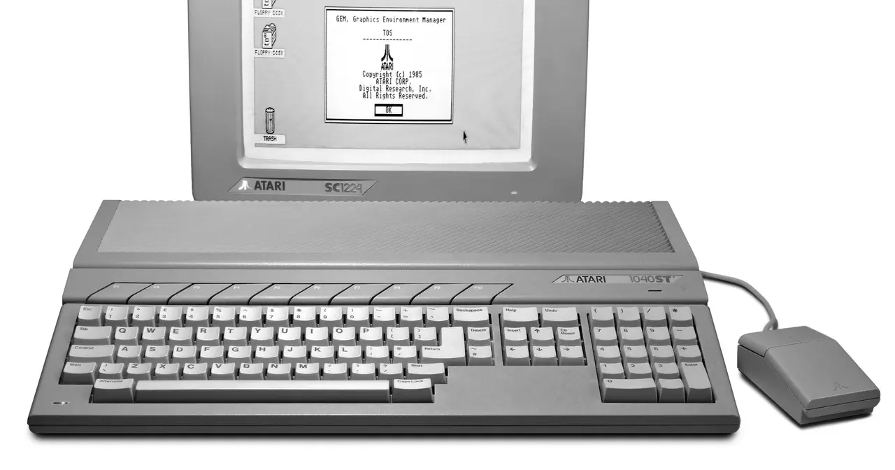 Atari 1040STF 16-bit computer from 1986, with integrated keyboard and floppy disk drive