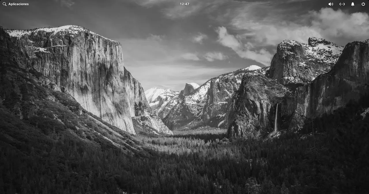elementary OS Pantheon desktop with the dock and open applications