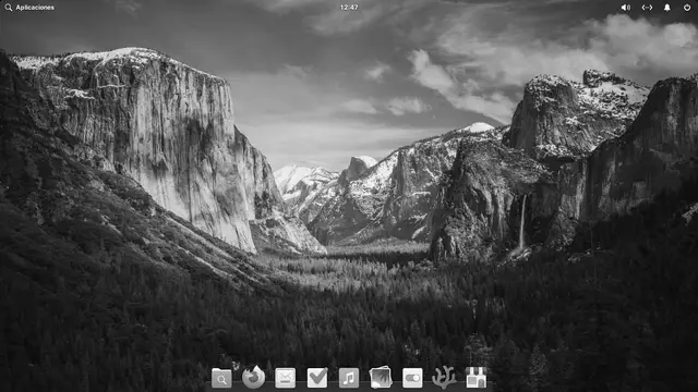 Escritorio Pantheon de elementary OS con el dock y aplicaciones abiertas