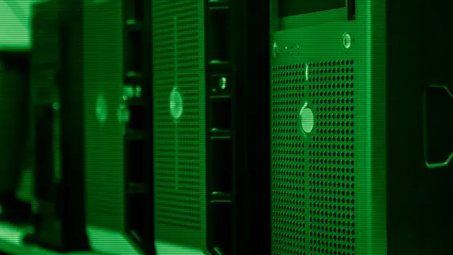 Concepto de almacenamiento de datos: discos y servidores donde viven los sistemas de archivos de Linux