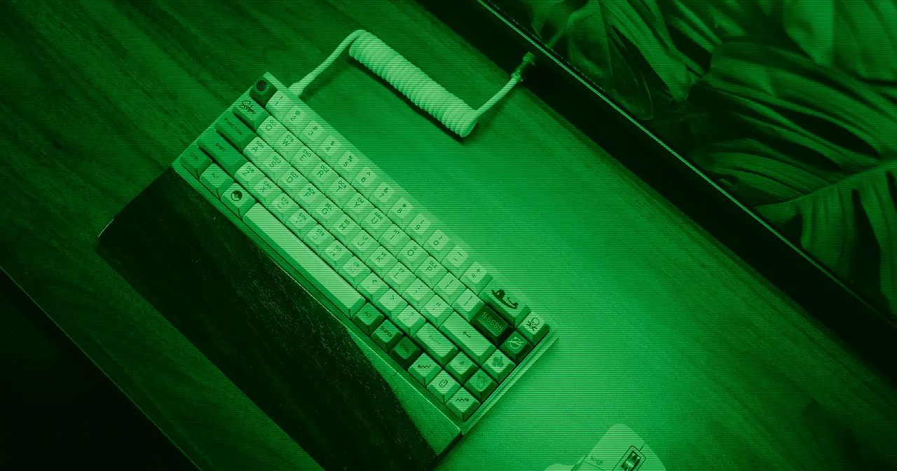 Computer running a modern Linux desktop, illustrating the comparison between GNOME and KDE Plasma