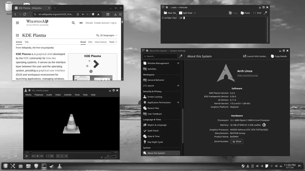 Screenshot of the KDE Plasma 6 desktop with its bottom panel, start menu and customizable classic layout