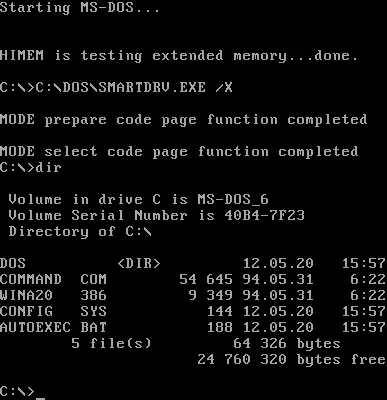 Salida del comando DIR en MS-DOS mostrando un listado de directorio