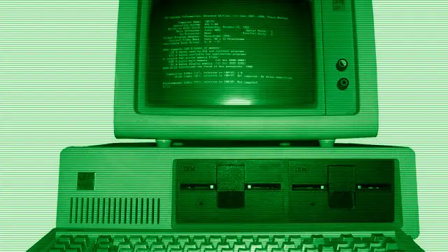 Ordenador IBM PC 5150 con teclado y monitor monocromo verde 5151, la máquina para la que se creó PC DOS