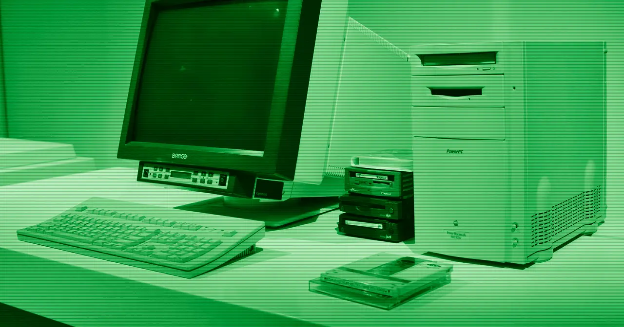 Monitor de ordenador antiguo que evoca los inicios de la informática personal