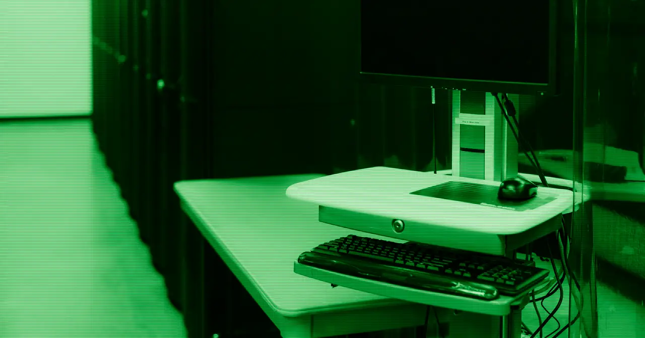 Server room and a desktop computer representing Ubuntu LTS use cases